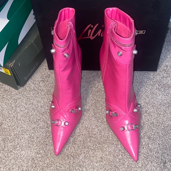 Pink Boots - Picture 1 of 6